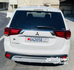  2 Mitsubishi Outlander Model 2020