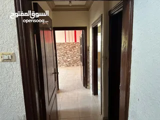  29 شقه من فيلا(غير مفروشة )للايجار طابق اول ب 360 ويوجد شقة صغيره طابق ارضي مدخل مستقل (غير مفروشة)150د