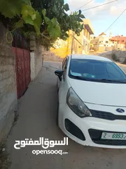  1 كيا ريو 2014 اقتصادية جدا يد ثانية خالية القصص و من العيوب 2000 ديزل  دفعة وشكات السيارة فوق ممتازة