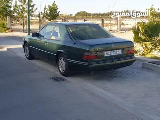  2 Mercedes 220 CE