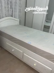  1 سرير مع الماترس