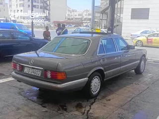  8 MERCEDES-BENZ W126 300SE 1990
