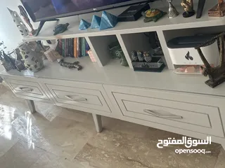  4 خزانه ملابس  بحاله الجديد  عدد2 مع سرير مفرد ونص و  طاولات  وبوفيه تلفزيون