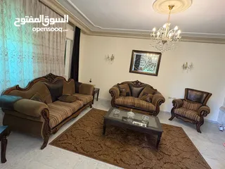  2 كنب للبيع بحاله جيده للبيع