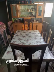  1 طاولة سفرة كبيرة مع 6 كراسي بحالة جيدة