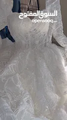  1 بدله عروس ابيضّ للبيع مع كامل التوابع لبسه واحده قابله للتفاوض و التوصيل متوفر للزرقا وتشمل كل شي