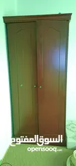  4 أثاث مستعمل كنبه غرفه جلوس  بحاله جيده وخزانه درفتين خشب ثقيل