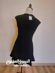  18 عدة فساتين جديدة و ماركات اسعارها من 10-12 دينار.