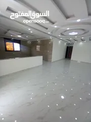  3 شقة فاخرة 200 متر للبيع موقع مميز قرب الخدمات