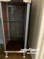  2 خزانه صغيره وطاوله ومرأه معتقه