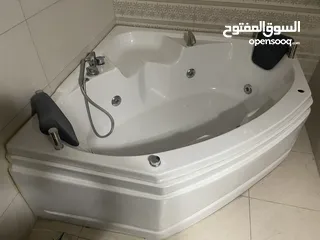  1 جاكوزي زاوية فاخر بحالة ممتازة – استخدام خفيف