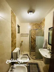  11 شقة طابق 3، 2 نوم، (1) ماستر، حمامين مفروشة بحي الرونق بإطلالة.