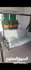  1 مظله من إيكيا ثقيله قاعدتها حديد ومرجيحه 3 مقاعد بفرش او بدون