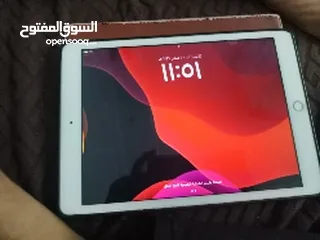  1 ايباد 7 الذاكرة 128 الايباد كلش نضيف و مثل ما موضح بالصورة