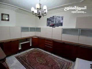  12 مطبخ خشب جوايكو مميز بحالة الوكالة عبارة عن 3 واجهات للبيع بالسعر مميز جدا