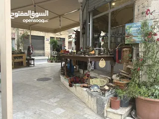  12 محلات للبيع
