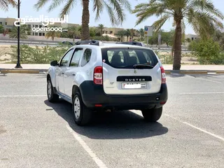  7 Renault Duster 2017 (Silver)