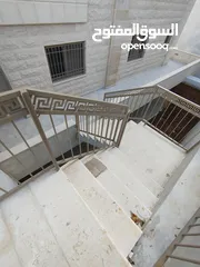  1 شقه مع حديقه للبيع