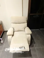  3 كنبه جلوس  فخمه 3 وضعيات لون بيج بحاله الوكاله