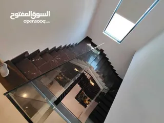  8 للبيع فيلا فاخرة سوبر ديلوكس في امارة الشارقة منطقة الحوشي نظام smart homeخيارك الافضل للعيش برفاهية