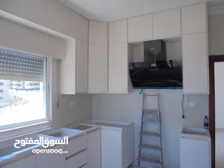  9 شقة خلف مديرية الامن العام وجامعة البتراء 200م مربع للبيع (3 دقائق عن شارع المطار)