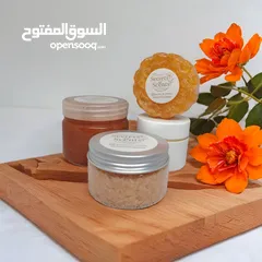  14 مستحضرات تجميل (سكراب للجسم-سكراب للقدمين-كريم مرطب-صابون من مواد طبيعيه -ليفه).من ecrets of scents