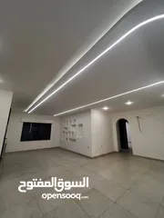  26 شقة فارغة - ام السماق - 3نوم 1ماستر - ارضية - ترسات خارجية - موقع مميز