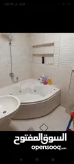  26 بيت جديد غير مسكون مكون من ثلاث طوابق في المزرعه الغربية بالقرب من شركة النزيه للبلاط منطقه هادئه
