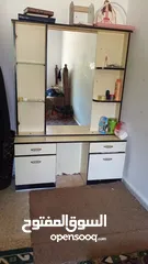  1 تواليت مرتبة مراية غرفة نوم