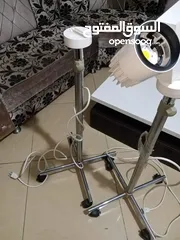  1 كشافات عدد 2 مع قاعده عجلات متحرك لثنين