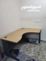  1 طاولة مكتبيه للبيع