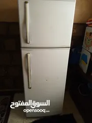  1 ثلاجة منزليه ممتازه بسعر جيد