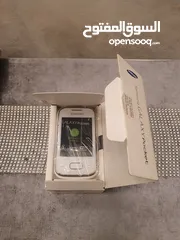  8 اجهزة مخزنة قديمة بالكرتونة لم تستخدم نهائيا مع كامل اغراضهم Samsung وNokia وmotorolla وغيرهم