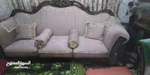  4 طقم كنبات مع البوفيه للبيع