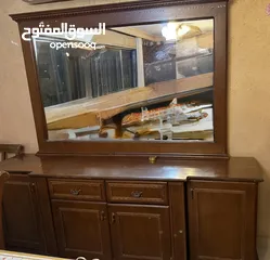  2 غرفة سفرة كاملة بحالة جيدة (طاولة و 8 كراسي وبوفيه وبيرو )