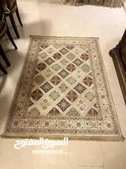  5 سجاد مستعمل اللون بيج للبيع بحاله جيده