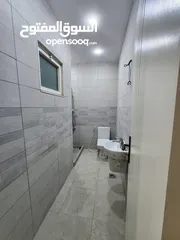  17 شقة طابقية فارغة للبيع في الرابية - ref : 14569