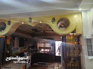  4 منزل مستقل للبيع السلط الصافح بجانب مسجد حفصه ومدرسة آمنه بنت وهب