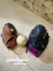  4 طقم بيسبول اصلي بحالة الوكالة