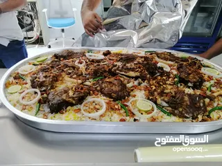 22 شيف يمني مقيم في السلطنه يبحث عن عمل  خبره 15سنه في الطبخ والاداره والتسويق
