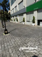  1 مكتب تم تجديده حديثاً جاهز للإيجار يقع بالقرب من الدوار الثاني بمساحة 180م