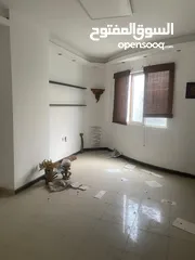  1 عيادة عدد 2 مفتوحين على بعض للبيع في الخالدي - REF : 45011