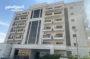  1 شقة غرفة وصالة جاهزة مساحة كبيرة في دبي