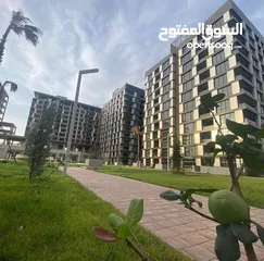  1 شقة حديثة للبيع   في (  مجمع بغداد رزدنس المنطقه الخضراء ) مساحة.  185 متر عمارة مميزة تكون واجهتها