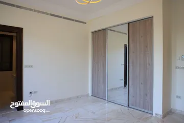  18 فيلا للإيجار