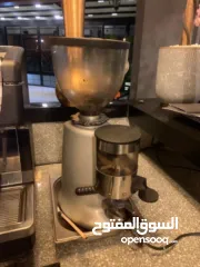  3 عدة مطعم كاملة مستعملة بحالة جديدة جداً استخدام اشهر فقط  متوفر ايضاً تلاجات و فريزرات كبيرة