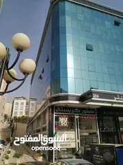  2 للإيجار محل تجاري في شارع وصفي التل (الجاردنز) بعد تقاطع البشيتي في عمارة القدس مساحة 51 متر مربع