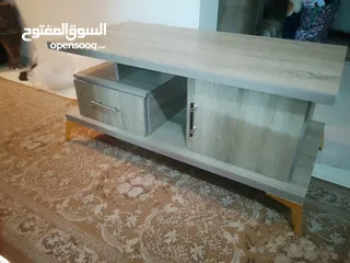  8 ترابيزه لمينيت بالكامل رجلين ستيل لون ذهبي الترابيزه بالكرتونه ولا خدشه الله يطرح البركه