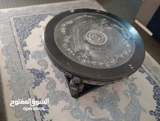  2 طاولات اثاث تفصيل للامانه بدهم دهان اثقال جدا وبحاله ممتازه غيرقابل للتفاوض للتواصل هنا سعر نهأي