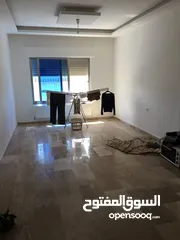  3 شقة مميزة للبيع في أم السماق الجنوبي  - خلف البرجر كنج طابق ثالث 150م مع روف 90م بسعر مغري